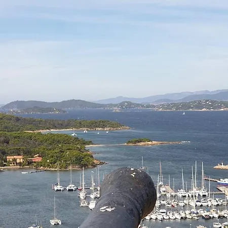 Au Port D'hyeres Avec Terrasse, Veranda Et Clim - Proche Plages Et Commerces - Fr-1-335-158 * Hyeres